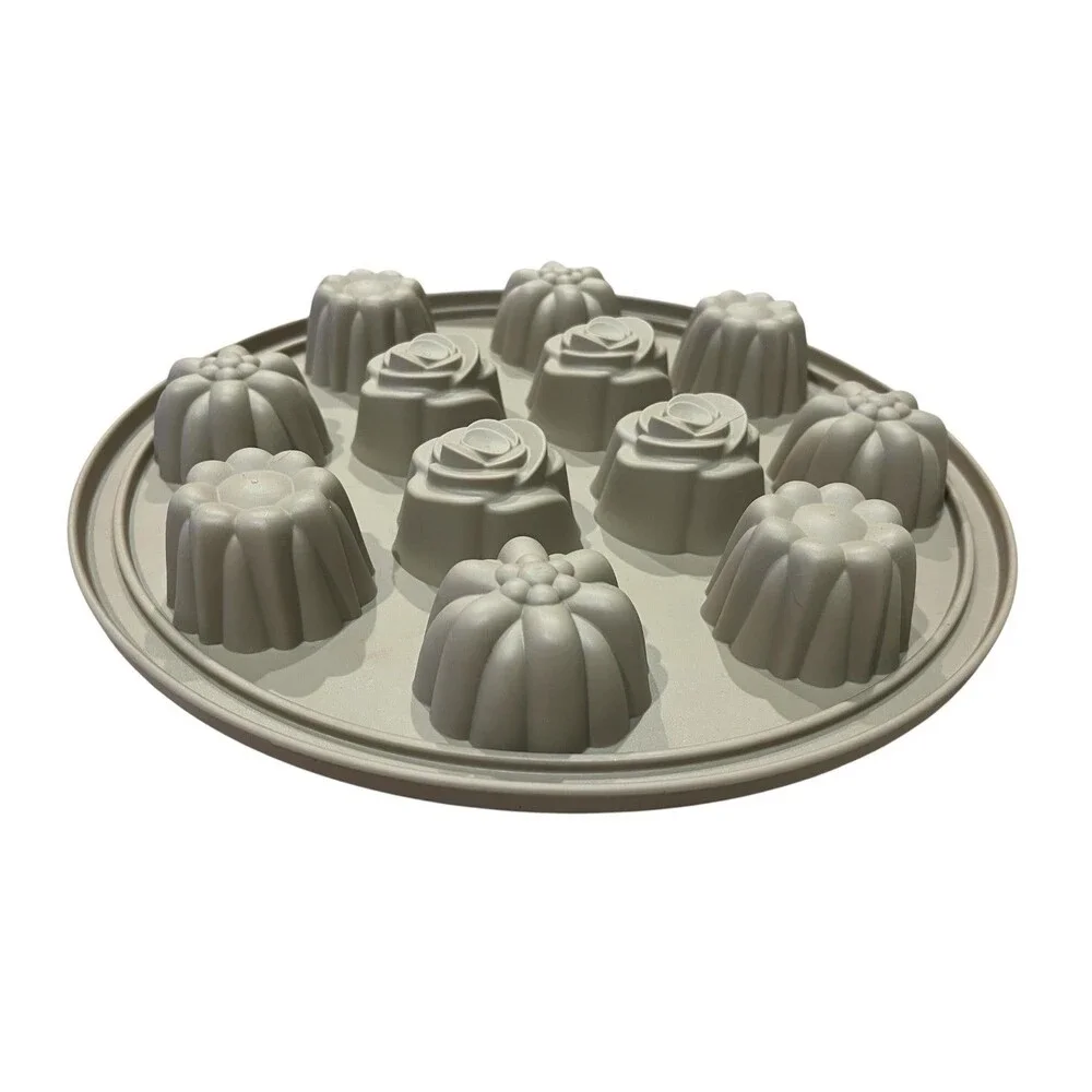 Pampered Chef Silicone Mold Bakeware Flower Cupcake Pan Muffin Pan